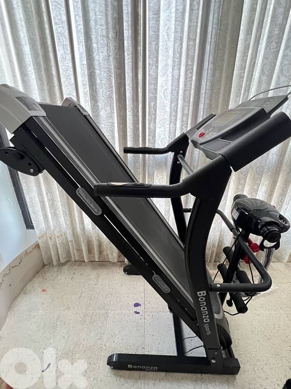 treadmill, with vibration massage 1