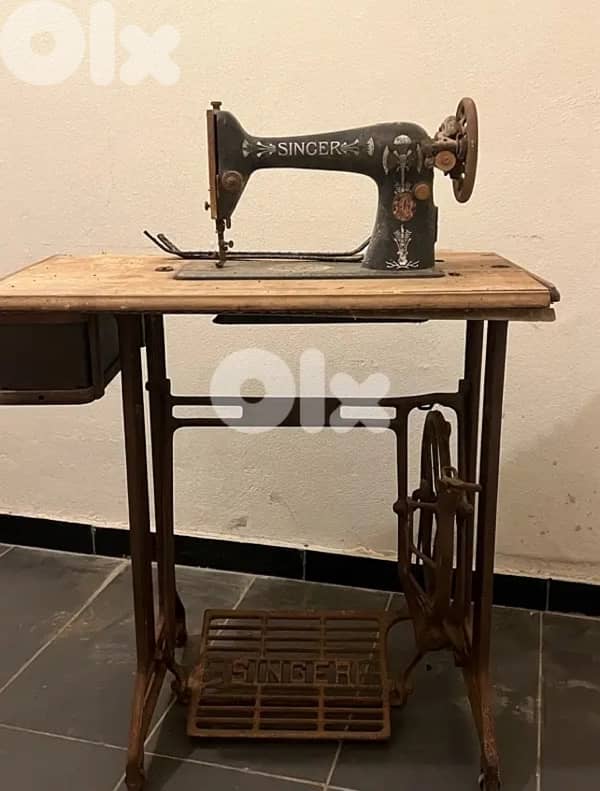 Sewing vintage machine 0
