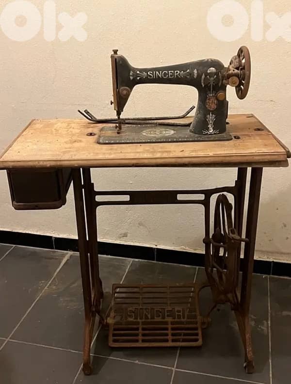 Sewing vintage machine 1
