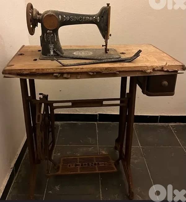 Sewing vintage machine 2