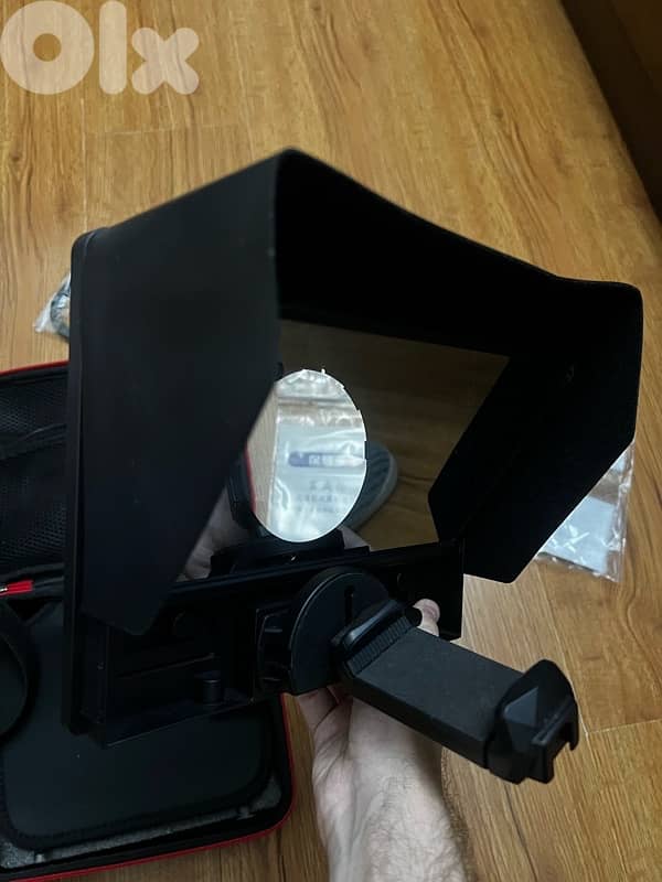 Feelworld TP10 Portable Teleprompter 4
