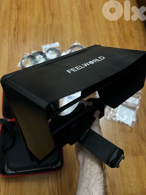 Feelworld TP10 Portable Teleprompter 6
