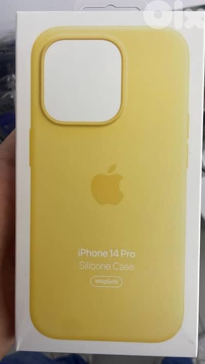 Silicone case MagSafe iPhone 14 pro sunglow