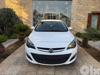 Opel Astra 2018 Service Company 91,000 KM