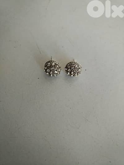 Round earrings - Not Negotiable