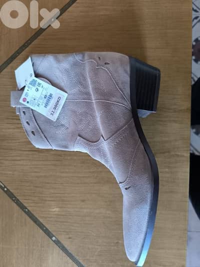 Stradivarius leather boots