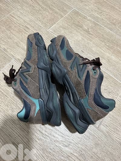 New balance/ Adidas Yeezy shoes size 43-44