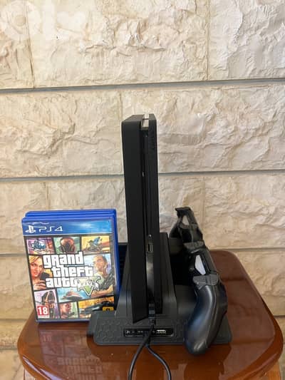 Sony PS4 Slim 1TB – Like New + 2 Controllers + 2 Games + Stand + Bag