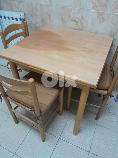 Wood kitchen table with 3 chairs