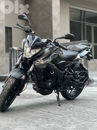 pulsar 200 , 8 k odo , 2022