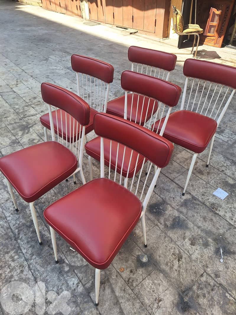 كراسي حديد عدد٦ تنجيد جلد اصلي خارق النظافة مميز ناعم انتيك 0