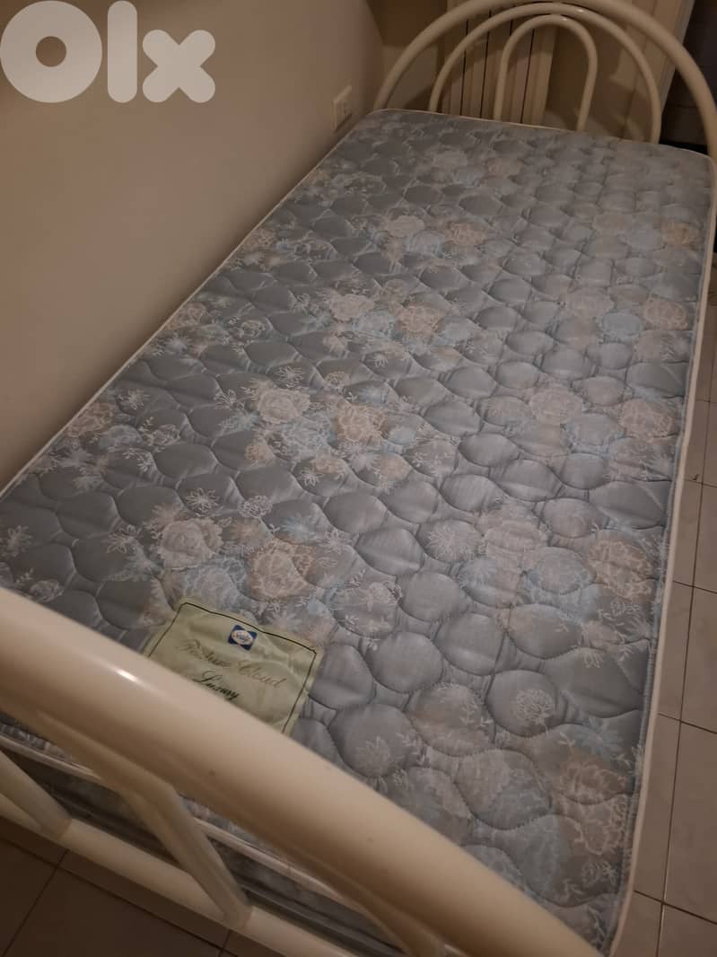 Beautiful white bed with the matress 1