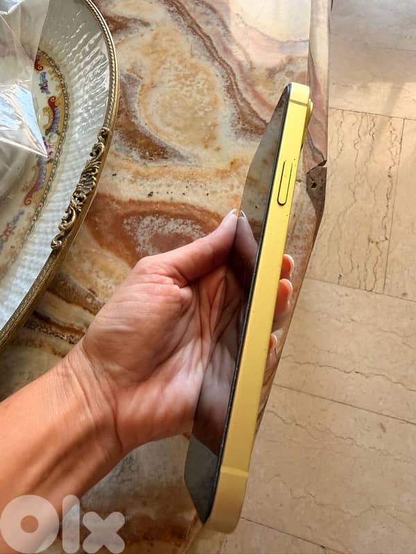 iphone 14 plus 256 GB (Yellow) 2