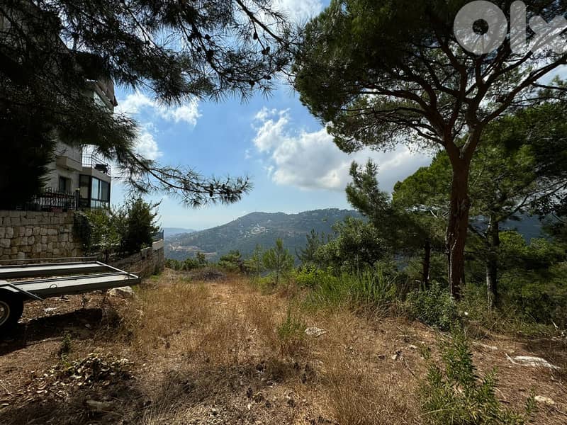 L17137 - 980 SQM Land For Sale in Qortada With A Nice View 1