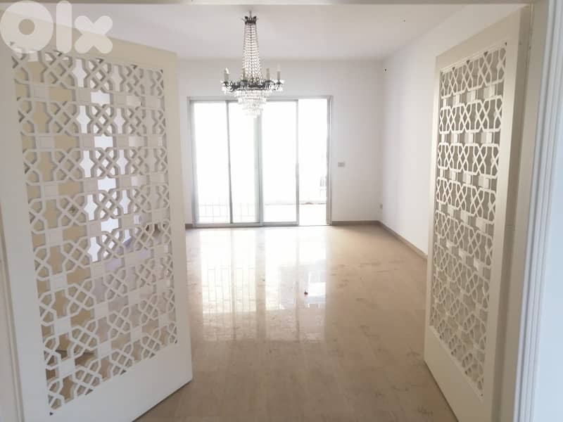 SPACIOUS APT IN AIN EL MRAISSEH PRIME (500SQ) 3 BEDS , (JNR-294) 0