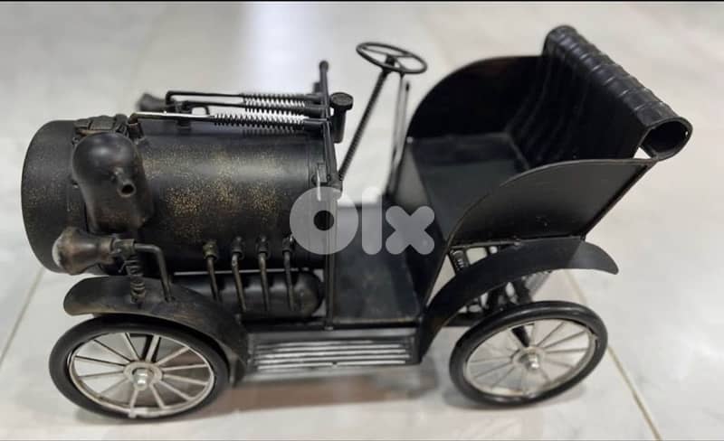 ساعة سيارة قديمة حديد 1