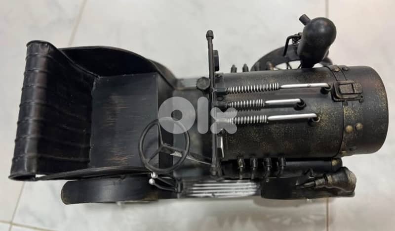 ساعة سيارة قديمة حديد 3