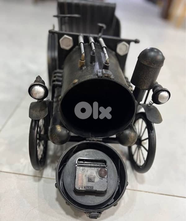 ساعة سيارة قديمة حديد 4