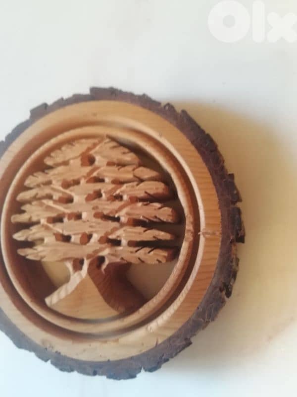 Hand carved cedar on tree wood 18cm 3