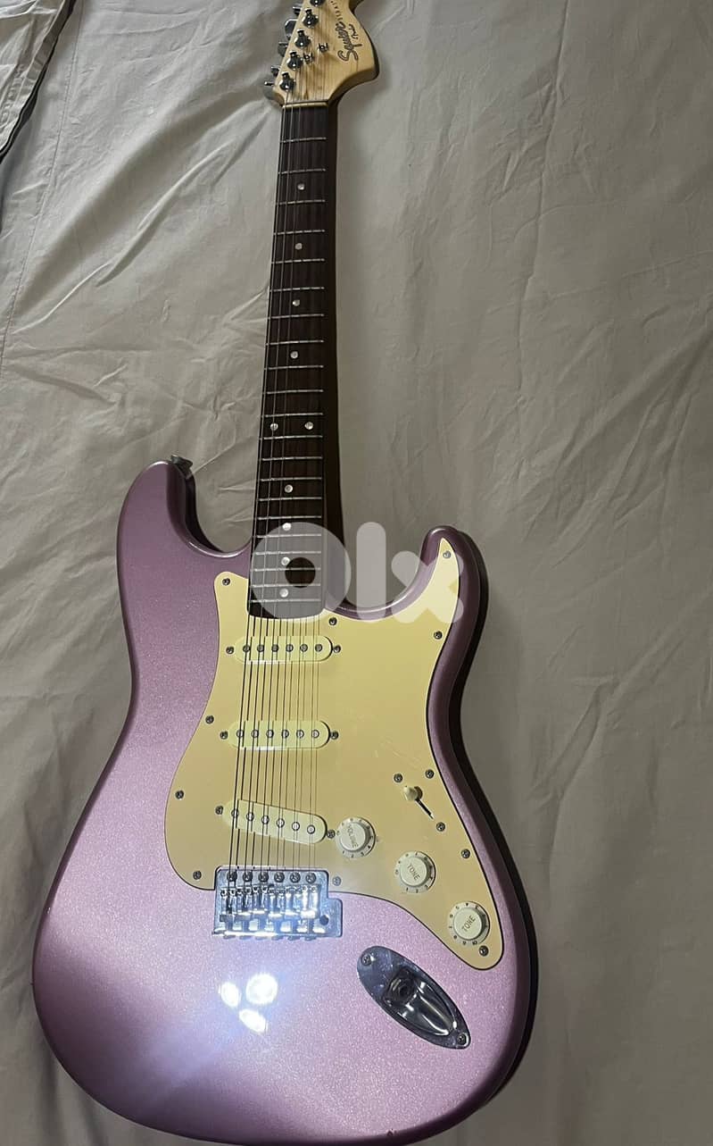 Electric Guitar Purple with Fender Speaker/Amp 1