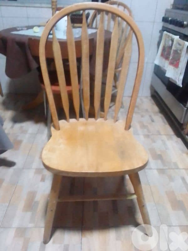 كرستين عدد ٢ خشب شي كتير مرتب حلو كتير نضاف ما بيشكو من شي ابدا 0