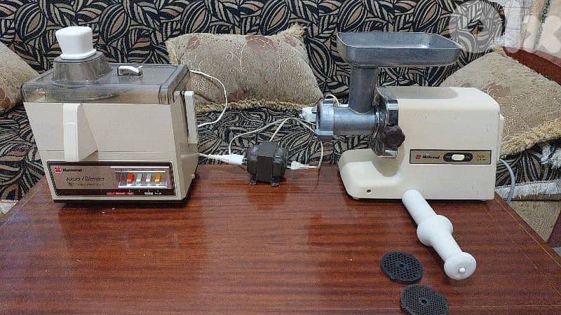 ٢ أجهزة كهربائية . مكنة لفرم اللحمة حجم ١٢   مع عصارة جزر وتفاح 0