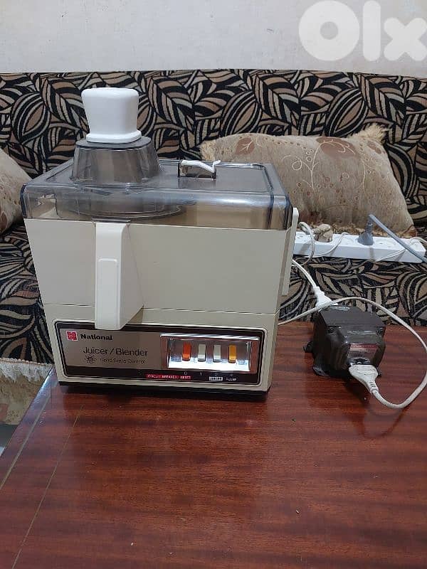 ٢ أجهزة كهربائية . مكنة لفرم اللحمة حجم ١٢   مع عصارة جزر وتفاح 4