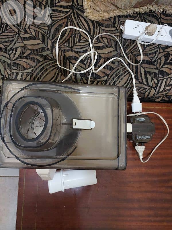 ٢ أجهزة كهربائية . مكنة لفرم اللحمة حجم ١٢   مع عصارة جزر وتفاح 5