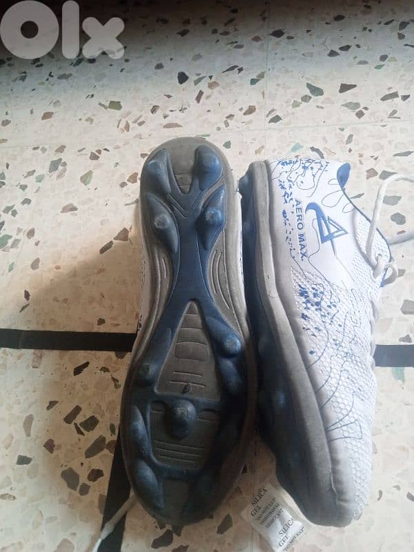 football shoes size 43 2