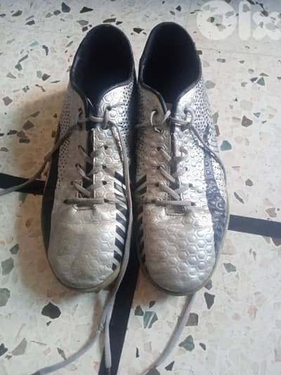 football shoes size 43