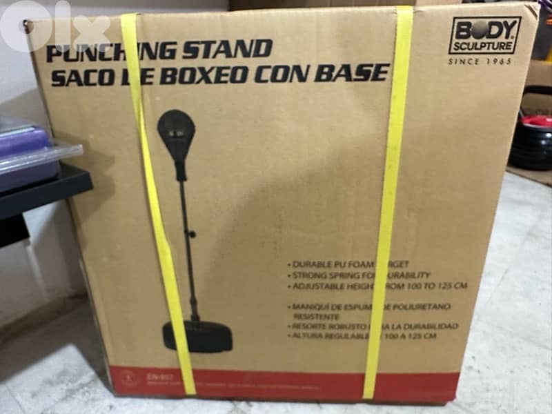 Body sculpture punching stand 1