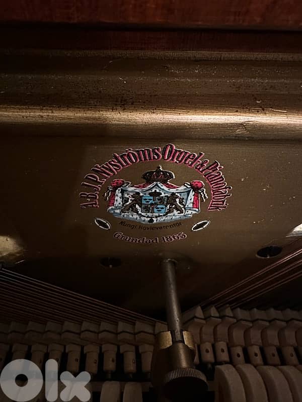 piano in very good condition 3