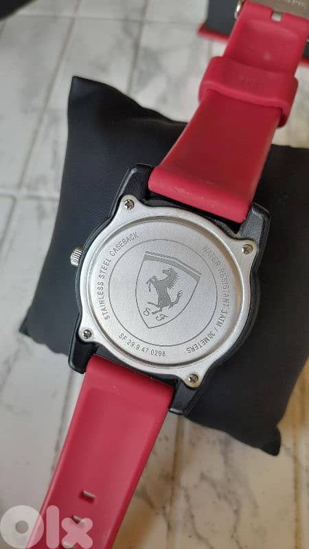 Ferrari scuderia with its box 6