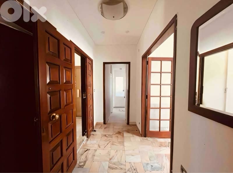 Sioufi Gorgeous 200m2 Sunny 3 Bedroom Parking Concierge 0