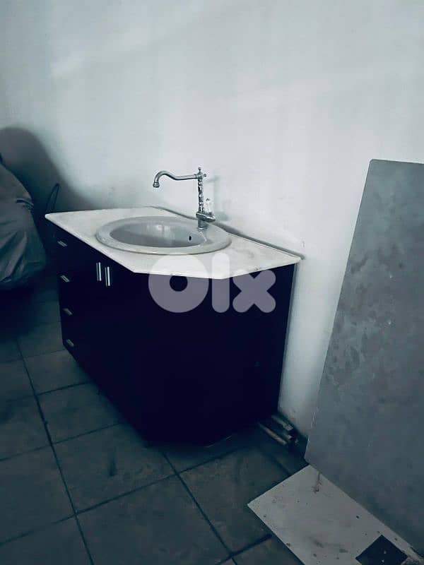 مغسلة حمام مع خزانة 1