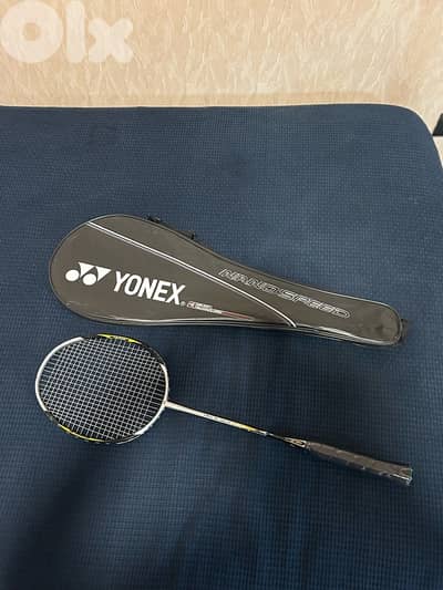 badminton racket with her cover