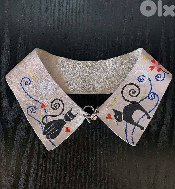 Black cat leather collar. 2