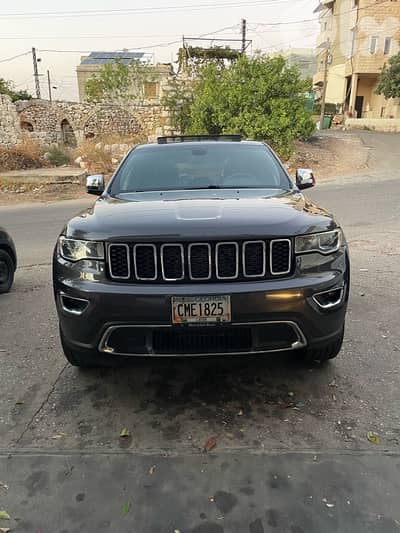Jeep Grand Cherokee limited 2017 4 wheel drive ajnabe