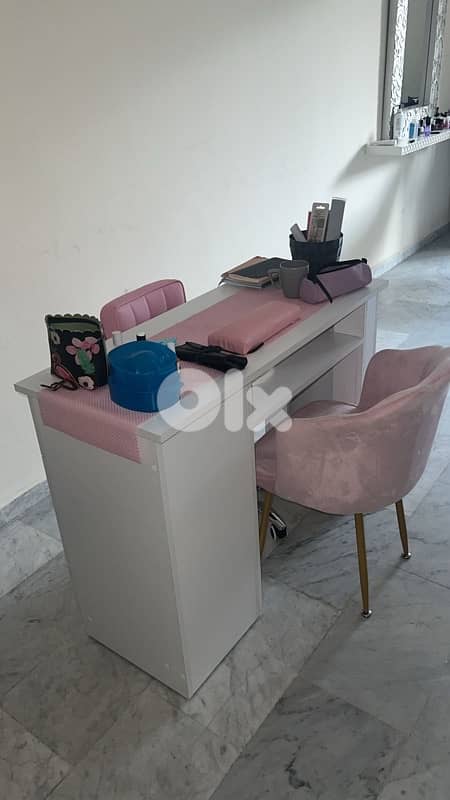 طاولة  مع كرستين 0