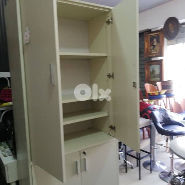 خزانة اوروبي شبه جديد  ٩٠ بي ٢٢٠ 1