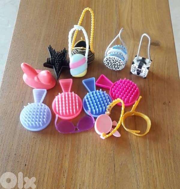 3 Special Edition LOL Dolls with their accessories 3