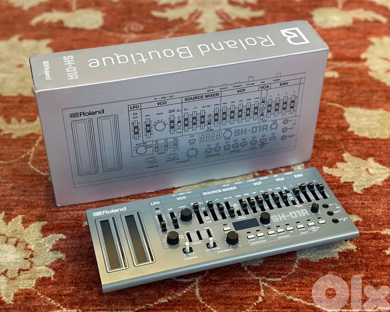 Roland SH-01A Boutique Series Synthesizer with Sequencer 0
