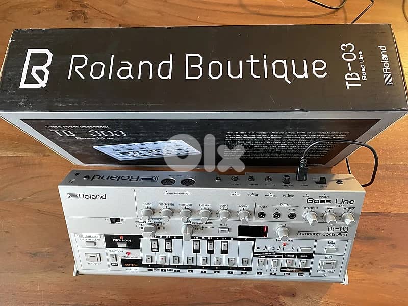 Roland TB-03 Bass Line Synthesizer 0