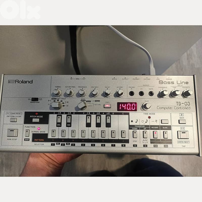 Roland TB-03 Bass Line Synthesizer 1