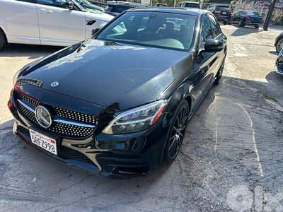 Mercedes-Benz C-Class 2019 AMG look very clean