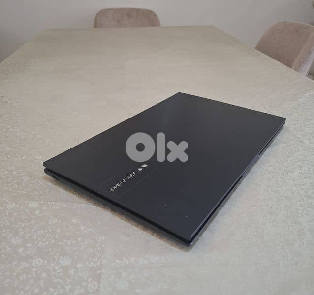 ASUS Vivobook 17 1