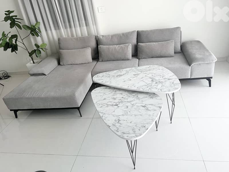 Like new L sofa 0