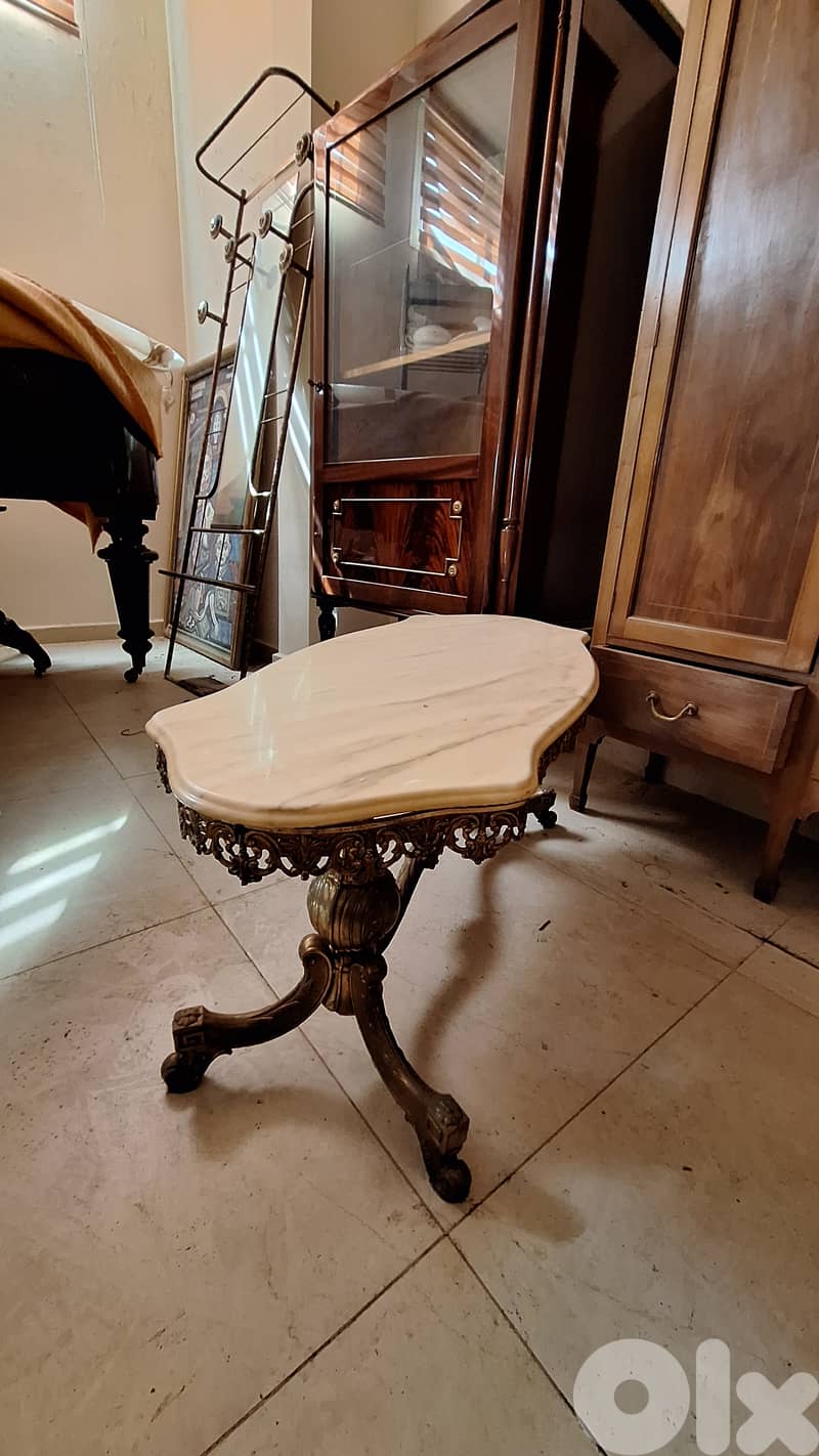 Salon table or coffee table طاولة صالون 1