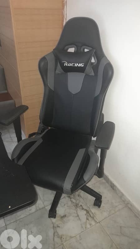 Monitor+gaming desk+gaming chair 2