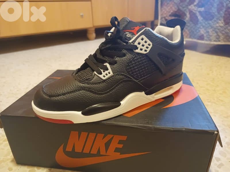 Air Jordan 4 Retro (Bred) 3